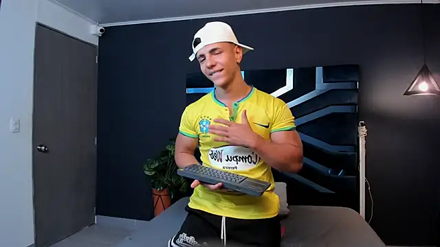 Flynn Riider online show from 11, 3, 2025