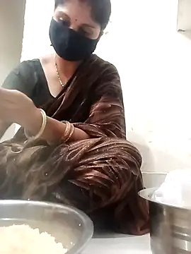 Snapshot of Cute-Aadhvita chatting on 2, 11, 2025 Cute-Aadhvita online show from 2, 11, 2025