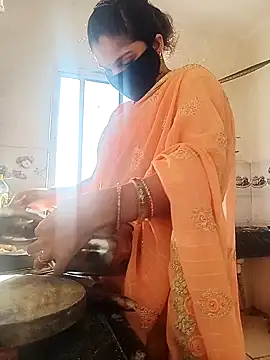 Snapshot of Cute-Aadhvita chatting on 8, 11, 2025 Cute-Aadhvita online show from 8, 11, 2025