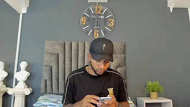 Snapshot of Robin_Rief chatting on 18, 5, 2026 Robin Rief online show from 18, 5, 2026