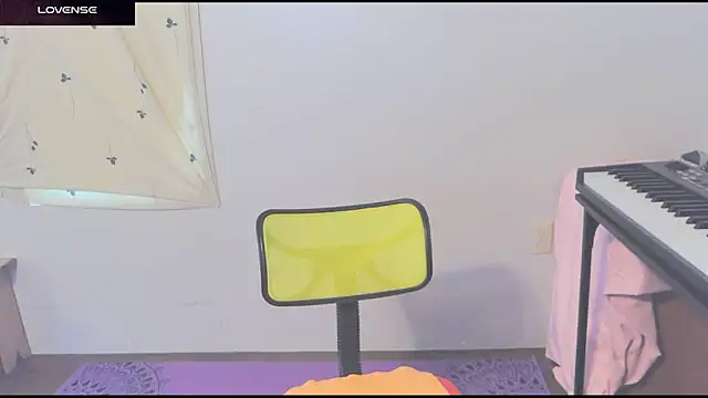 Snapshot of _hellostormy_ chatting on 19, 4, 2026 hellostormy online show from 19, 4, 2026