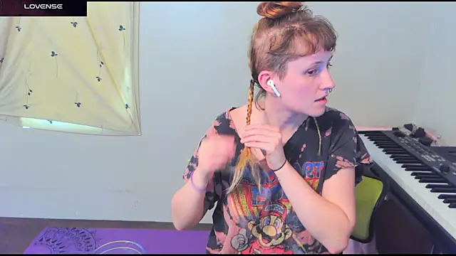 Snapshot of _hellostormy_ chatting on 25, 4, 2026 hellostormy online show from 25, 4, 2026