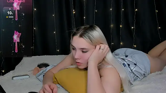 Snapshot of LadyHottCum chatting on 13, 12, 2024 LadyHottCum online show from 13, 12, 2024