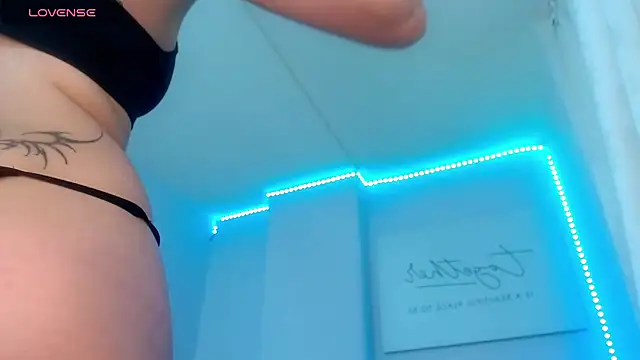 Snapshot of cami_fire chatting on 18, 12, 2024 cami fire online show from 18, 12, 2024