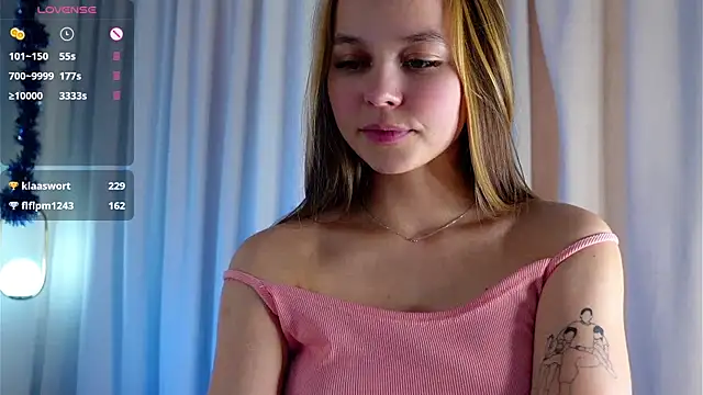 Snapshot of FalineDowlen chatting on 25, 12, 2024 FalineDowlen online show from 25, 12, 2024