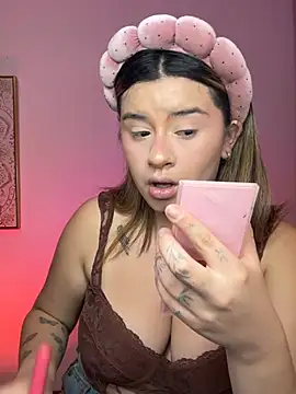 Snapshot of SaraBraun_ chatting on 13, 7, 2026 SaraBraun online show from 13, 7, 2026