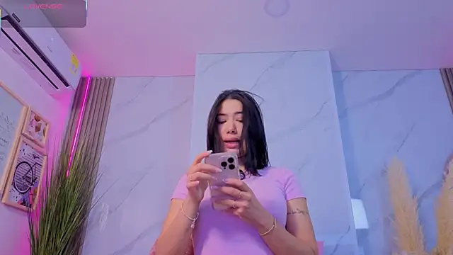 Snapshot of Chlooee__ chatting on 17, 10, 2025 Chlooee online show from 17, 10, 2025