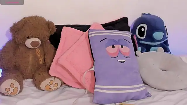 Snapshot of Any_Roussee chatting on 4, 1, 2025 Any Roussee online show from 4, 1, 2025