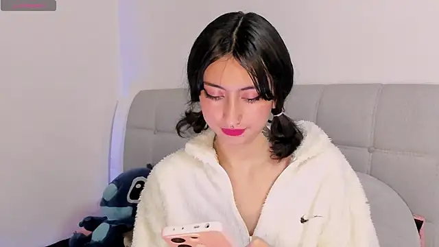 Snapshot of Any_Roussee chatting on 5, 1, 2025 Any Roussee online show from 5, 1, 2025