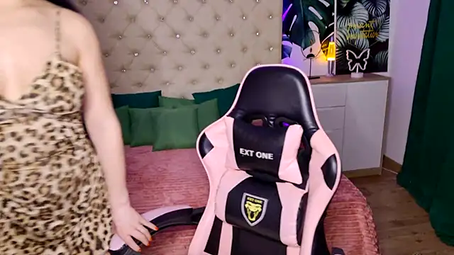 KattieSims online show from 6, 3, 2025