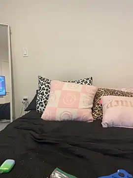 Snapshot of Charismasweets chatting on 3, 10, 2025 Charismasweets online show from 3, 10, 2025