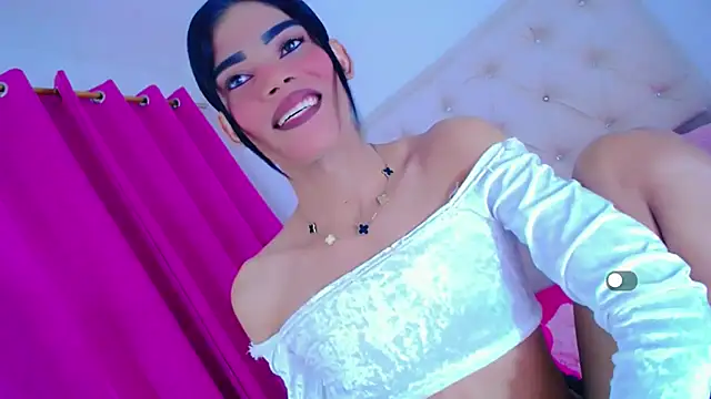 Snapshot of Theylor_Rouse chatting on 11, 7, 2026 Theylor Rouse online show from 11, 7, 2026