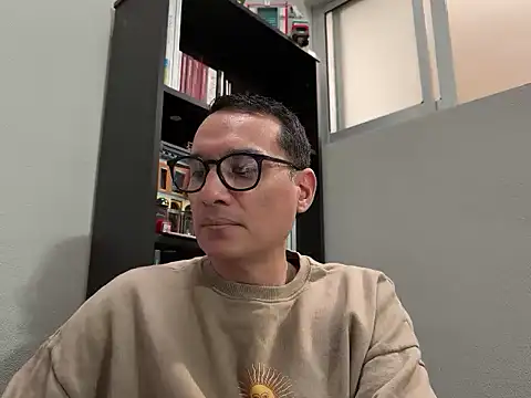 Snapshot of alex_ruiz85 chatting on 16, 6, 2026 alex ruiz85 online show from 16, 6, 2026