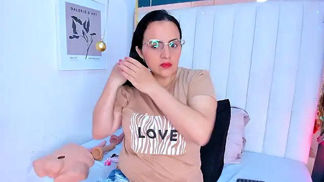 Snapshot of africa_holmes chatting on 4, 2, 2026 africa holmes online show from 4, 2, 2026