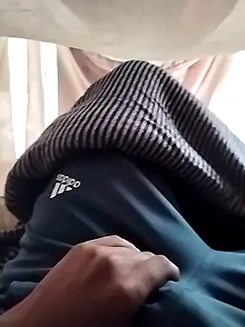 Snapshot of mith087 chatting on 23, 12, 2024 mith087 online show from 23, 12, 2024