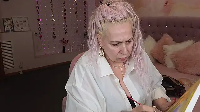 Penelope Pinky online show from 2, 3, 2025