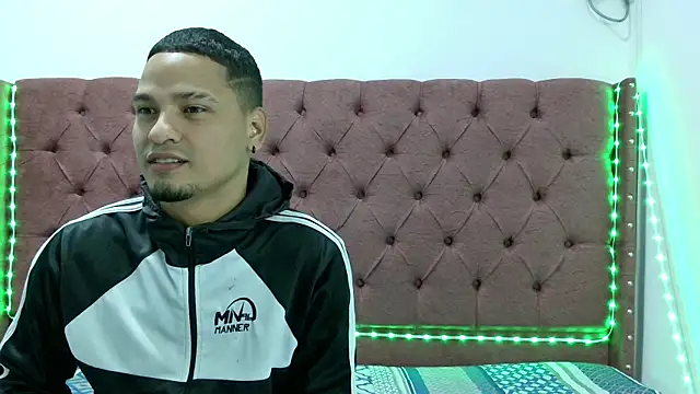 Snapshot of lau_hotfox chatting on 15, 2, 2025 lau hotfox online show from 15, 2, 2025