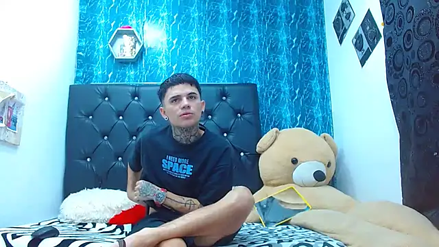 exotic hot couple online show from 9, 3, 2025