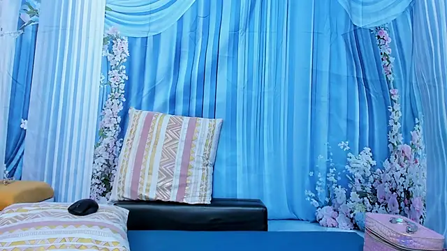 miss--flora online show from 2, 6, 2026