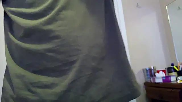 Snapshot of Huntzg23 chatting on 21, 4, 2026 Huntzg23 online show from 21, 4, 2026