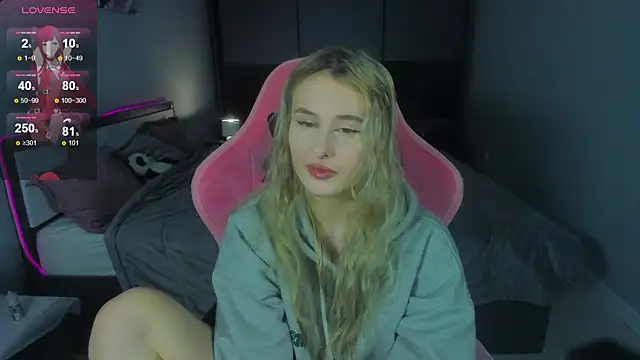 Snapshot of Molly_Toads chatting on 20, 12, 2024 Molly Toads online show from 20, 12, 2024