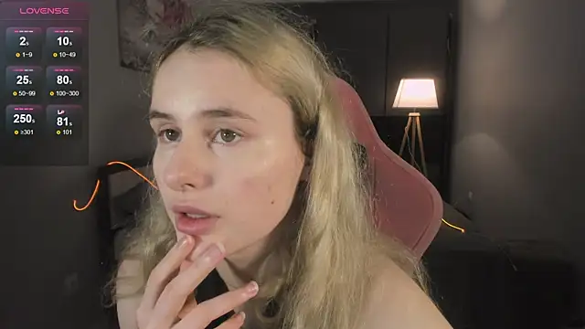 Snapshot of Molly_Toads chatting on 4, 1, 2025 Molly Toads online show from 4, 1, 2025