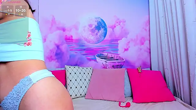 Curvy Dynamite  online show from 30, 1, 2025