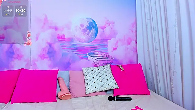 Curvy Dynamite  online show from 6, 2, 2025