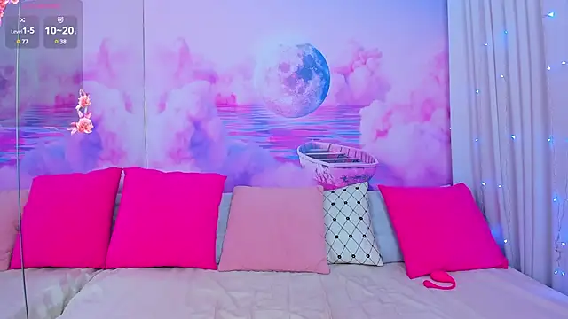 Curvy Dynamite  online show from 7, 2, 2025