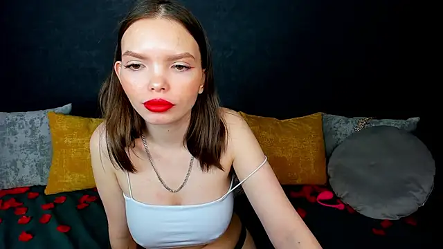 Curvy Dynamite  online show from 15, 2, 2025