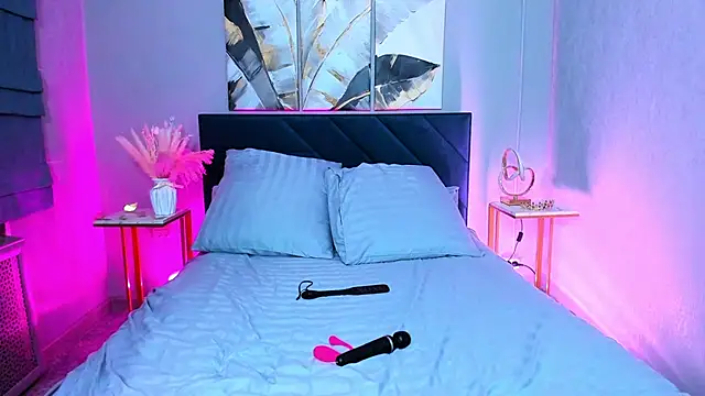 Curvy Dynamite  online show from 1, 3, 2025