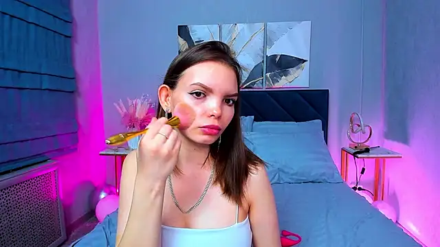 Curvy Dynamite  online show from 15, 3, 2025