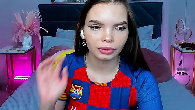 Curvy Dynamite  online show from 13, 11, 2025