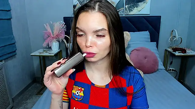 Curvy Dynamite  online show from 5, 12, 2025