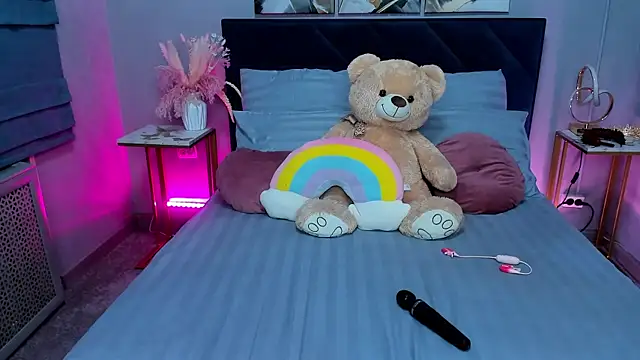 Curvy Dynamite  online show from 14, 12, 2025