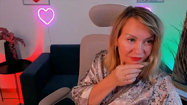 RosalindaFortuna online show from 8, 1, 2025