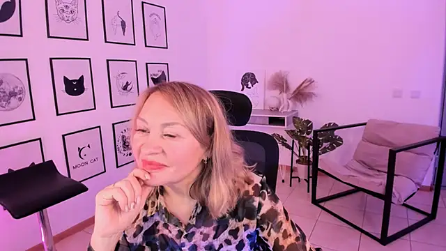 RosalindaFortuna online show from 13, 1, 2025