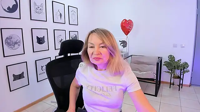 RosalindaFortuna online show from 18, 2, 2025