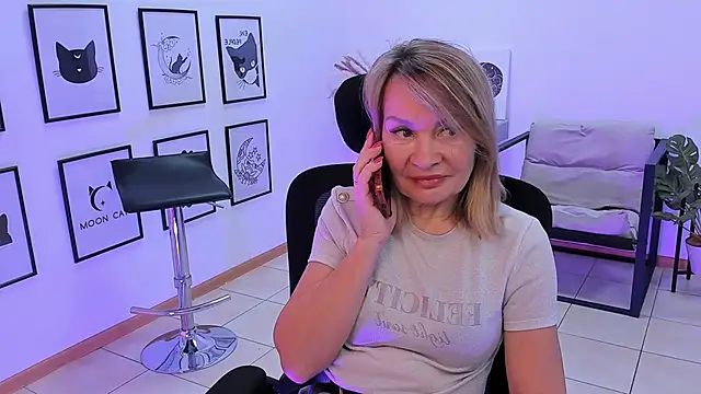 RosalindaFortuna online show from 21, 2, 2025