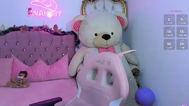 Snapshot of Emilly_tay chatting on 29, 12, 2024 Emilly tay online show from 29, 12, 2024