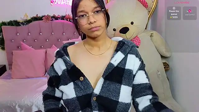 Snapshot of Emilly_tay chatting on 3, 1, 2025 Emilly tay online show from 3, 1, 2025