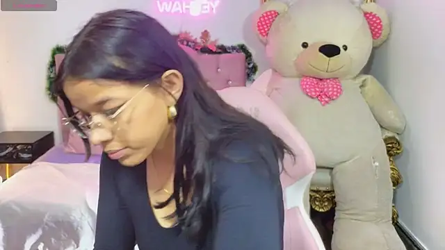 Snapshot of Emilly_tay chatting on 4, 1, 2025 Emilly tay online show from 4, 1, 2025