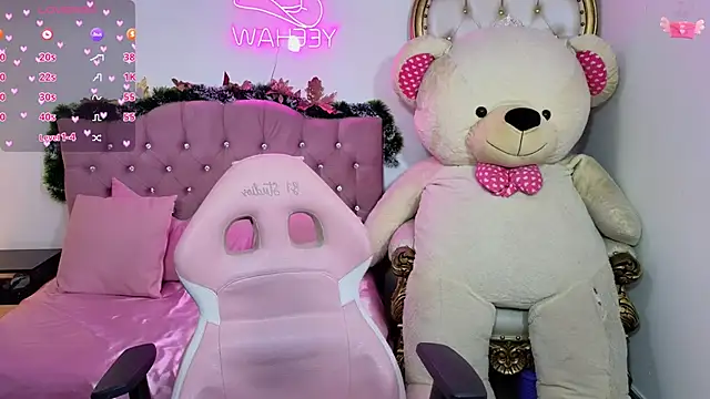 Snapshot of Emilly_tay chatting on 11, 1, 2025 Emilly tay online show from 11, 1, 2025