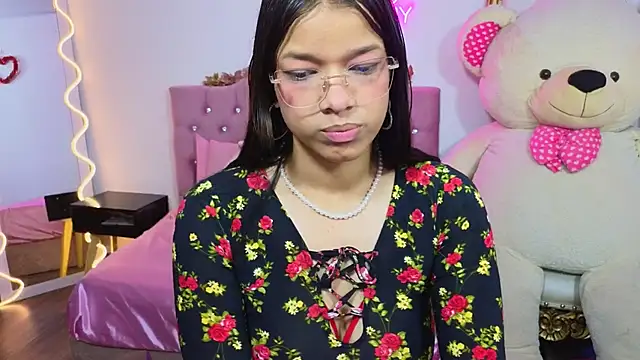 Snapshot of Emilly_tay chatting on 23, 1, 2025 Emilly tay online show from 23, 1, 2025