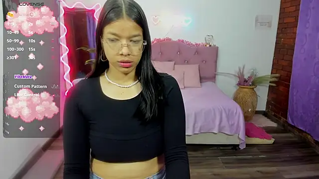 Snapshot of Emilly_tay chatting on 8, 2, 2025 Emilly tay online show from 8, 2, 2025