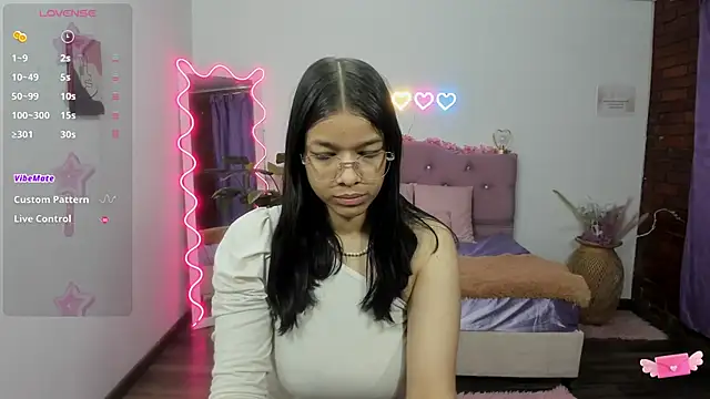 Snapshot of Emilly_tay chatting on 11, 2, 2025 Emilly tay online show from 11, 2, 2025