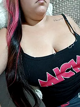 Paolaa hoot online show from 28, 4, 2026