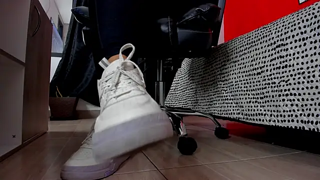 Snapshot of Keiny-Rave chatting on 5, 10, 2025 Keiny-Rave online show from 5, 10, 2025