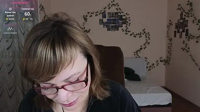 Snapshot of Miss_Moren chatting on 13, 11, 2025 Miss Moren online show from 13, 11, 2025