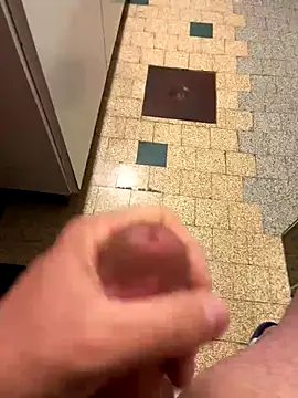 Snapshot of mikiss789 chatting on 2, 11, 2025 mikiss789 online show from 2, 11, 2025